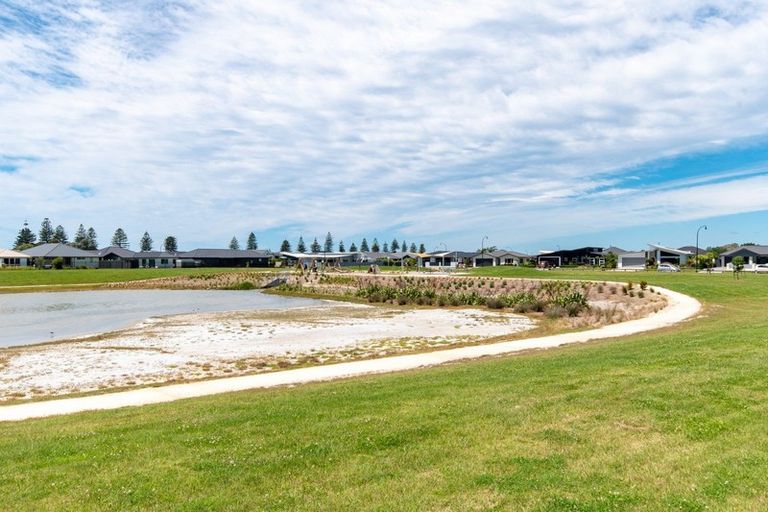 Photo of property in 12 Ruakituri Place, Te Awa, Napier, 4110