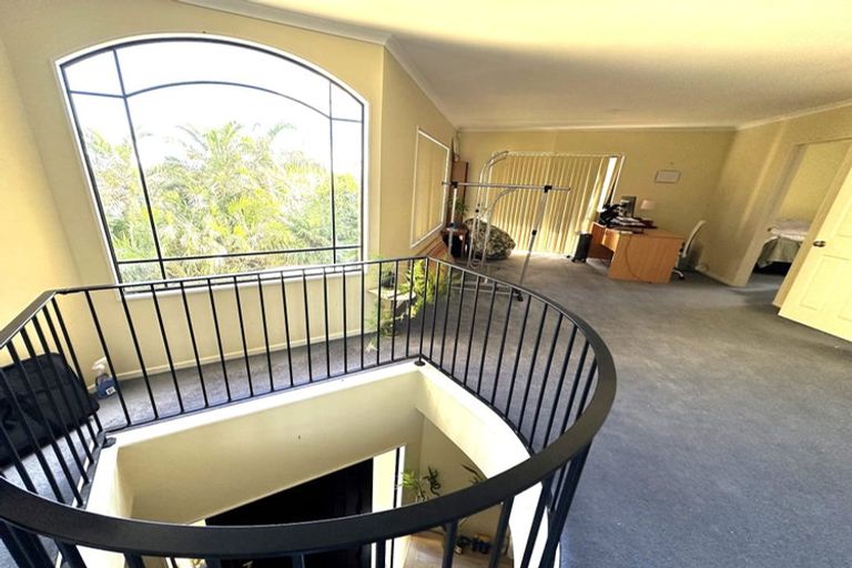 Photo of property in 8 Canonbie Place, East Tamaki Heights, Auckland, 2016