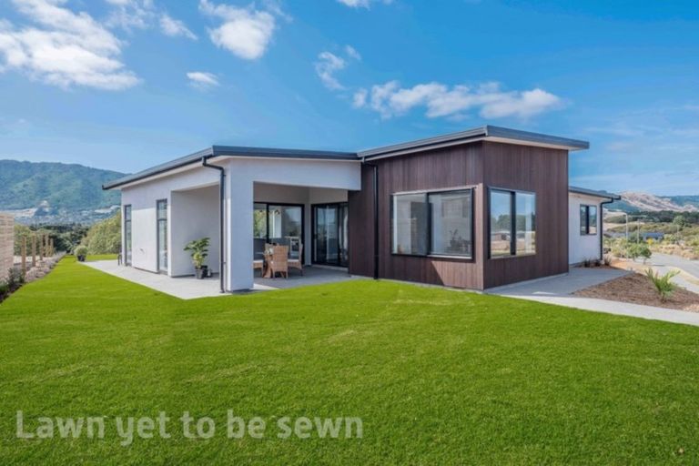 Photo of property in 7 Te Heke Place, Waikanae, 5036
