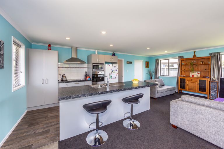 Photo of property in 8 Carteret Place, Aranui, Christchurch, 8061