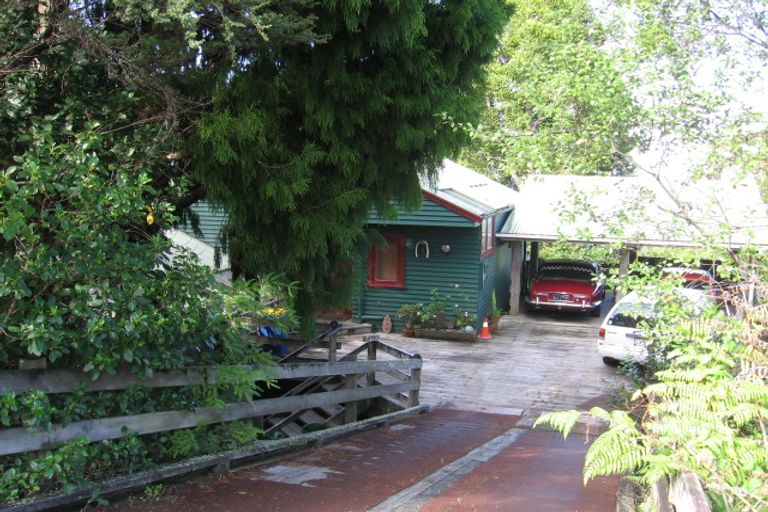 Photo of property in 42 Kauri Road, Laingholm, Auckland, 0604