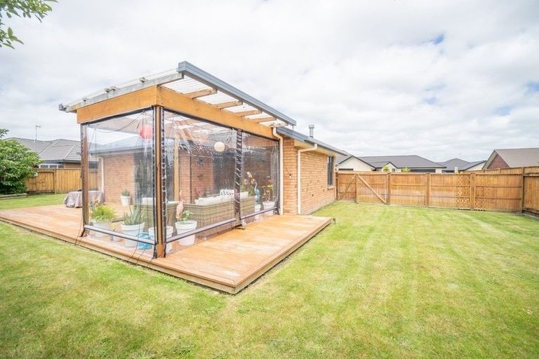 Photo of property in 8 Nevada Way, Kelvin Grove, Palmerston North, 4414