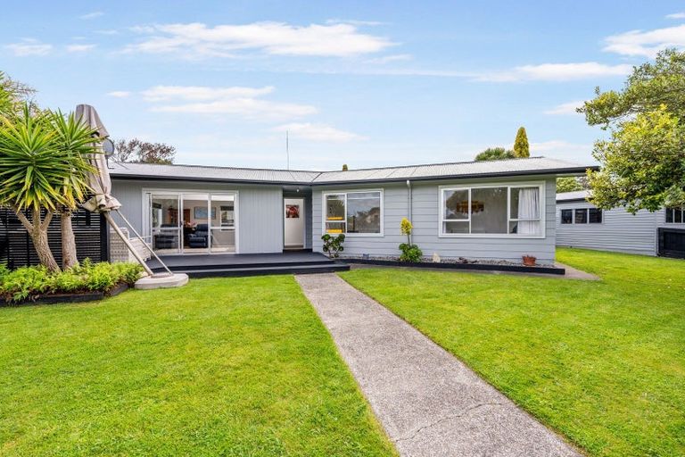 Photo of property in 15 Escort Grove, Awapuni, Palmerston North, 4412