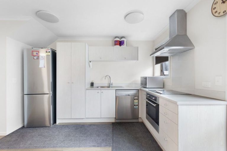 Photo of property in 77 Chiefs Court, Hamilton East, Hamilton, 3216