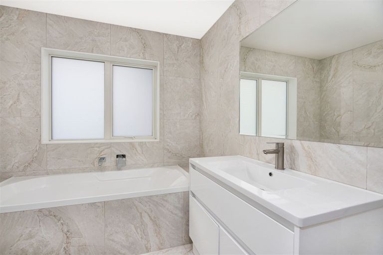 Photo of property in 1a Waitaki Street, Sunnyvale, Auckland, 0612