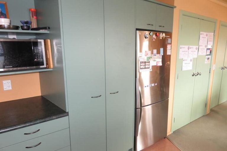 Photo of property in 12 Domett Street, Newlands, Wellington, 6037