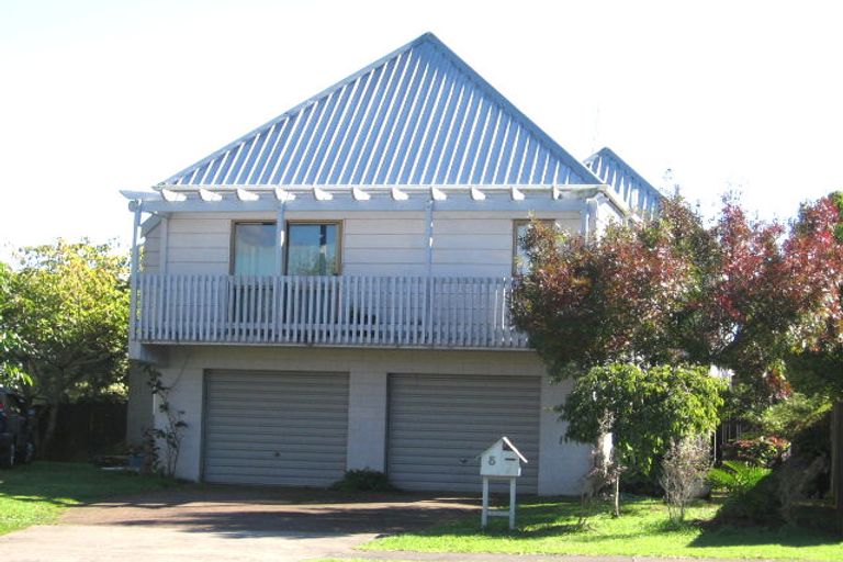 Photo of property in 8 Sheralee Place, Bucklands Beach, Auckland, 2014