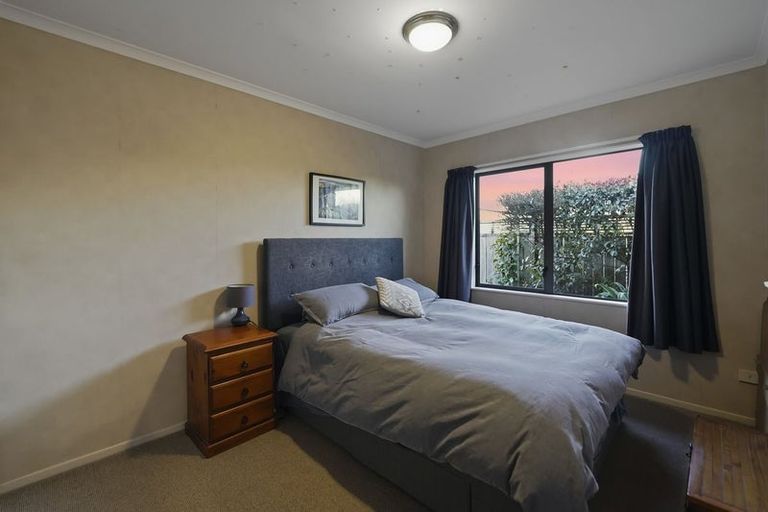 Photo of property in 40 Mcleod Place, Papamoa Beach, Papamoa, 3118