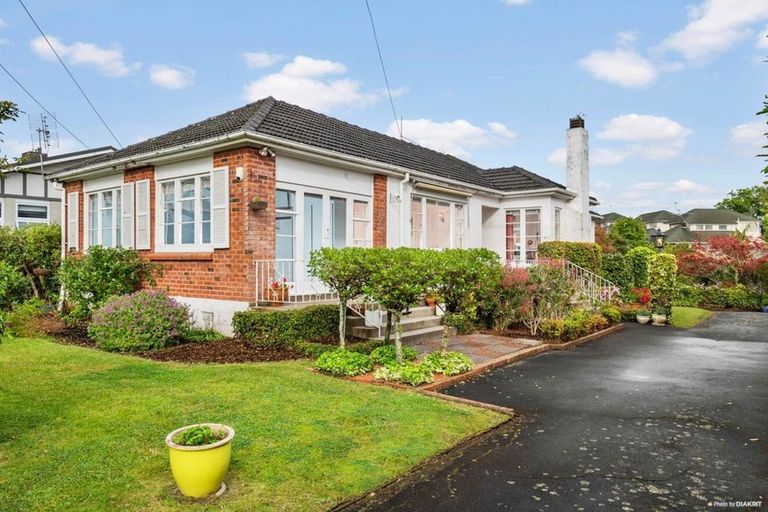 Photo of property in 16 Sale Street, Cockle Bay, Auckland, 2014