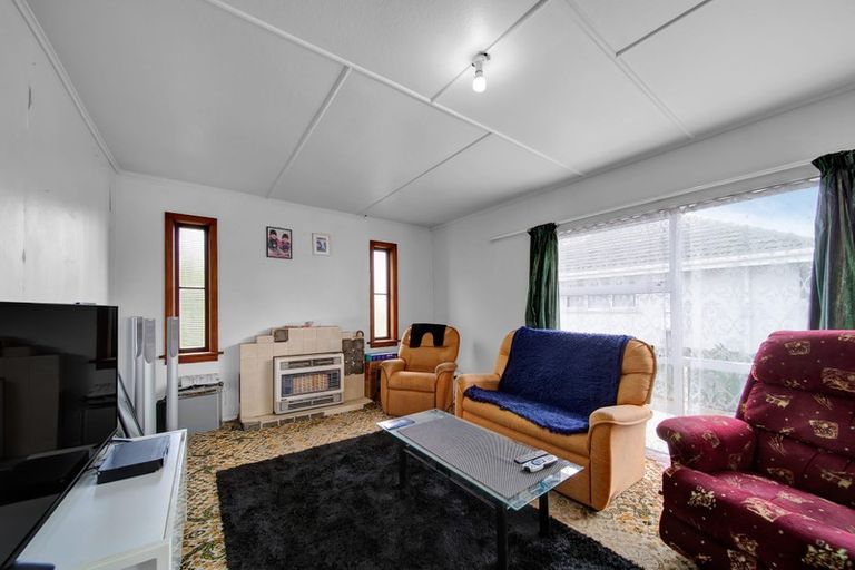 Photo of property in 16 Grey Street, Hawera, 4610