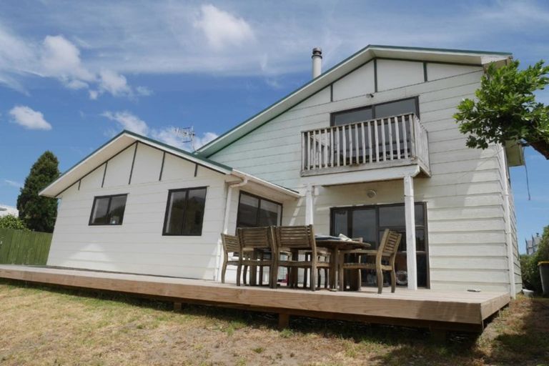 Photo of property in 13 Reeves Street, Waikanae Beach, Waikanae, 5036