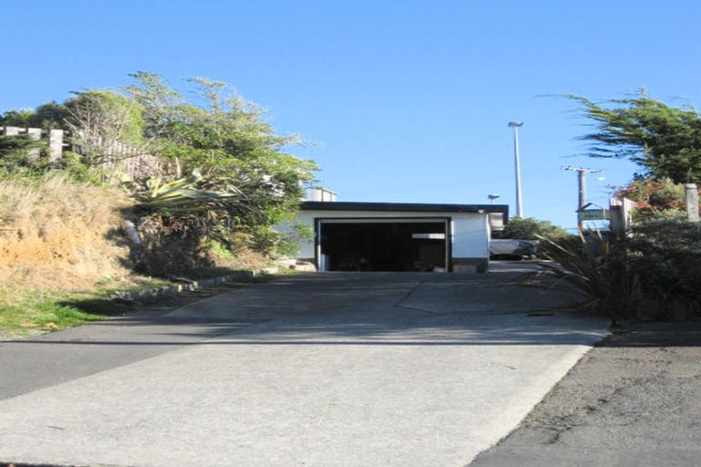 Photo of property in 26b Black Rock Road, Newlands, Wellington, 6037