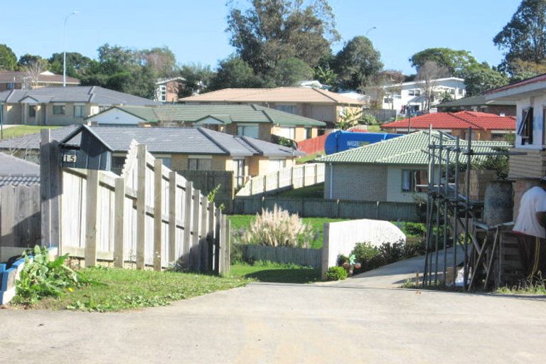 Photo of property in 15 Loughinisland Place, Weymouth, Auckland, 2103