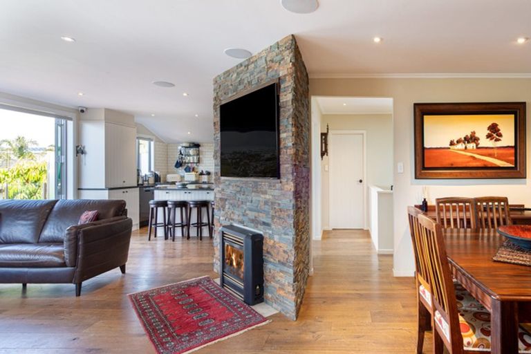 Photo of property in 29 Hyde Road, Rothesay Bay, Auckland, 0630