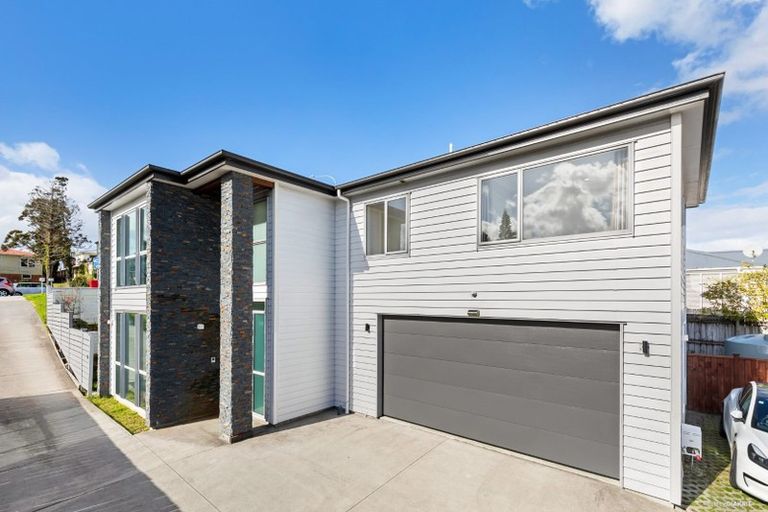 Photo of property in 436 East Coast Road, Windsor Park, Auckland, 0630