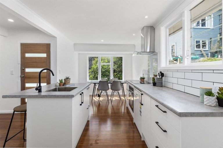 Photo of property in 6 Spur Grove, Titahi Bay, Porirua, 5022