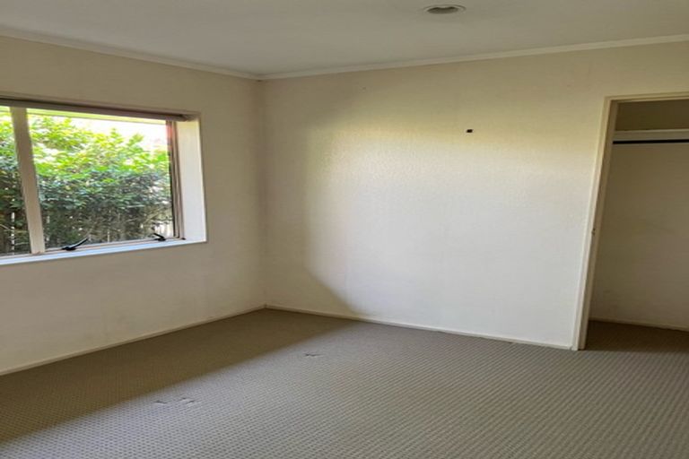 Photo of property in 2/10 Caldbeck Rise, Northpark, Auckland, 2013