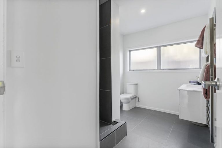 Photo of property in 24 Gulf Crest, Bucklands Beach, Auckland, 2012