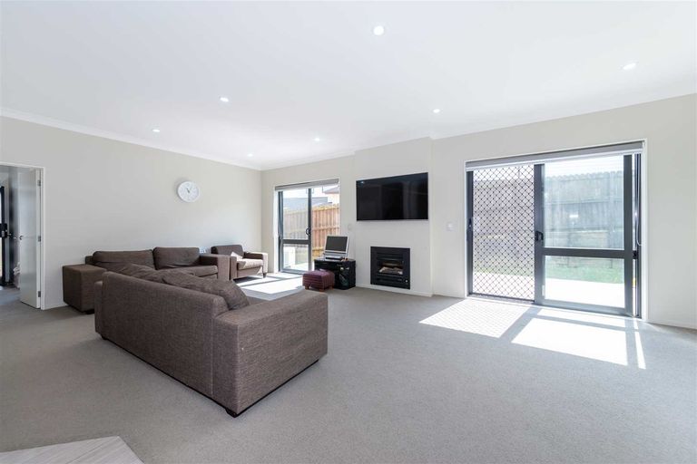 Photo of property in 23 Midhurst Avenue, Henderson, Auckland, 0612