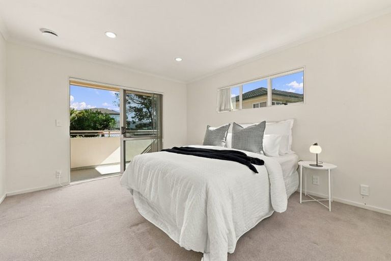 Photo of property in 6 San Ambrosio Rise, Henderson, Auckland, 0612