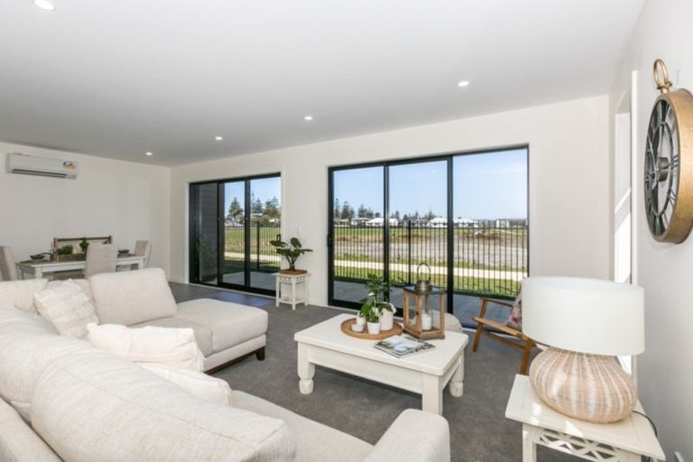 Photo of property in 11 Hurunui Drive, Te Awa, Napier, 4110