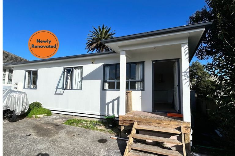 Photo of property in 22 Essex Street, Te Atatu South, Auckland, 0610