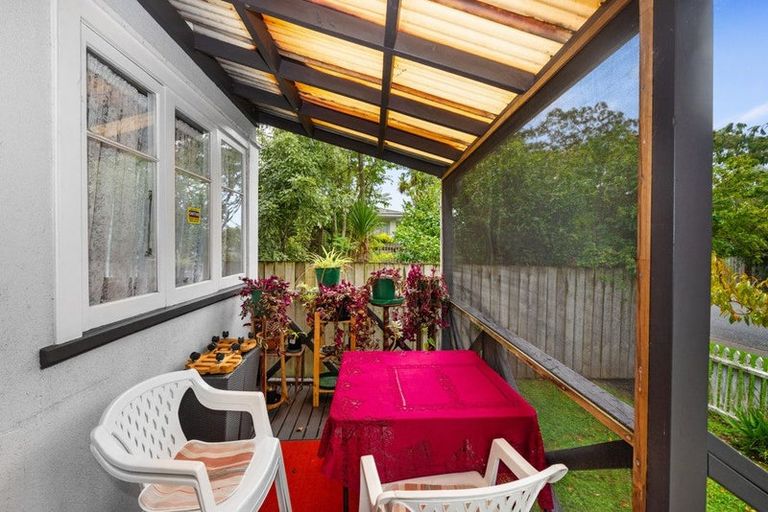 Photo of property in 2 Riverpark Crescent, Henderson, Auckland, 0610