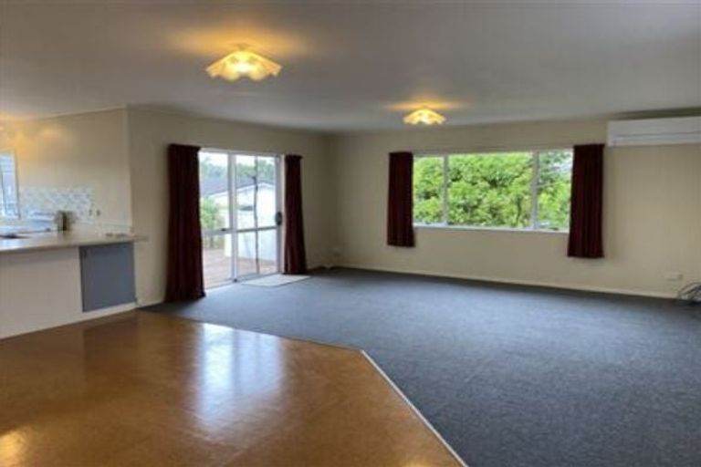 Photo of property in 85a Seaview Road, Glenfield, Auckland, 0629