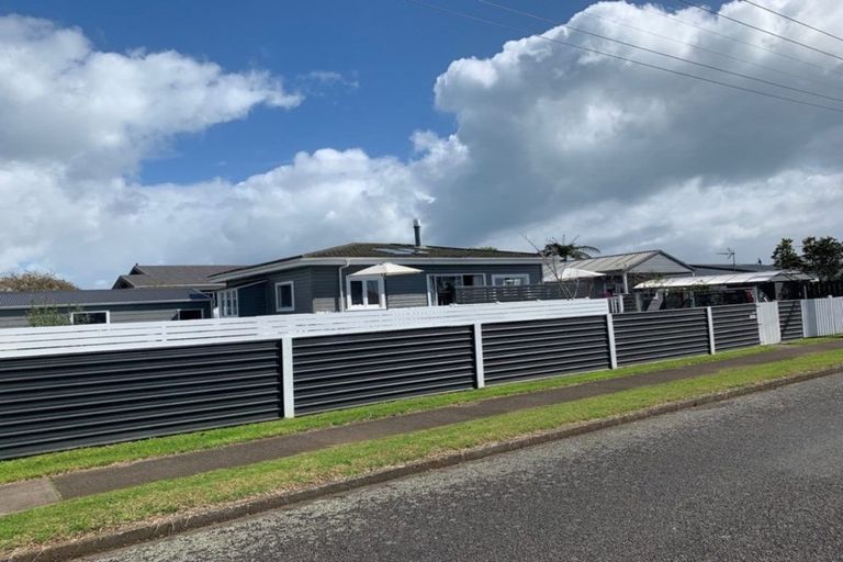 Photo of property in 93 Broadway, Waitara, 4320