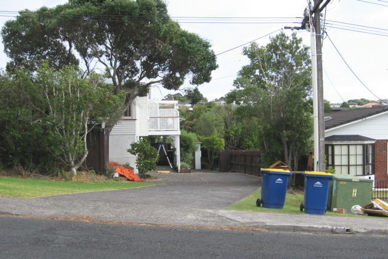 Photo of property in 2/2a Penning Road, Castor Bay, Auckland, 0620