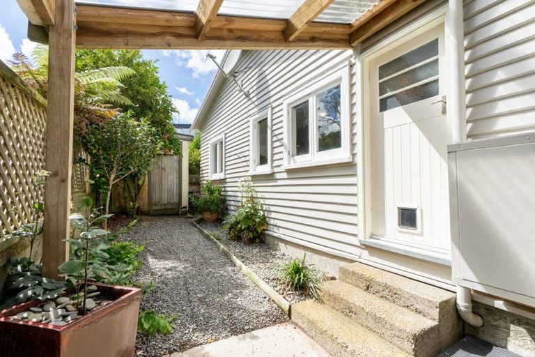 Photo of property in 34 Poto Road, Normandale, Lower Hutt, 5010