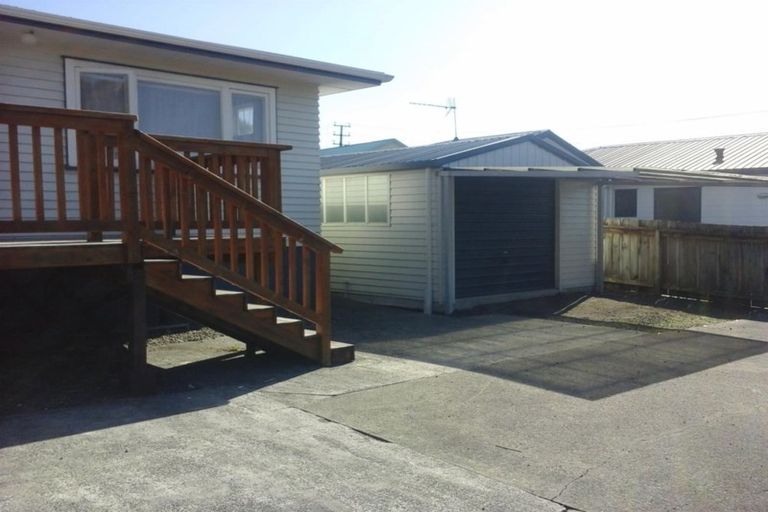 Photo of property in 14 Harmel Road, Glendene, Auckland, 0602
