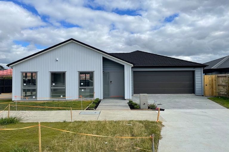 Photo of property in 30 Vinistra Road, Kumeu, 0810