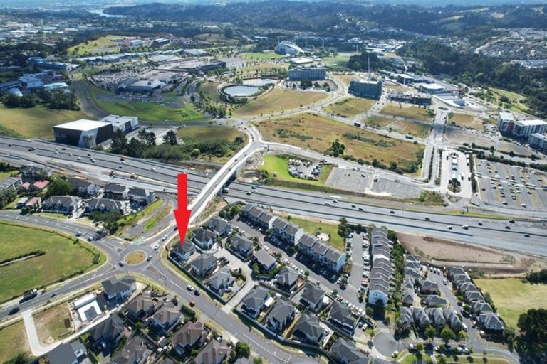 Photo of property in 109 Medallion Drive, Oteha, Auckland, 0632