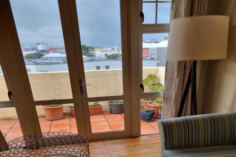 Photo of property in Chatsworth Flats, 7/23 Pirie Street, Mount Victoria, Wellington, 6011