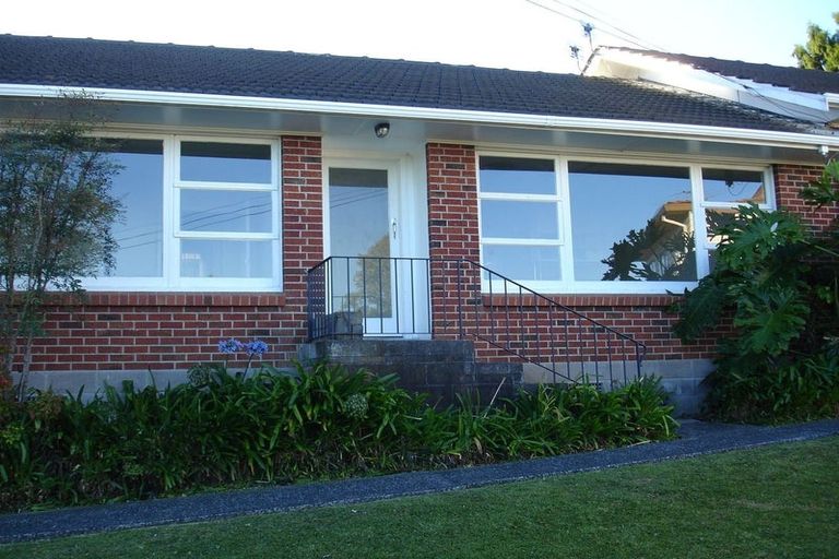 Photo of property in 2/4 Dewsbury Terrace, Castor Bay, Auckland, 0620