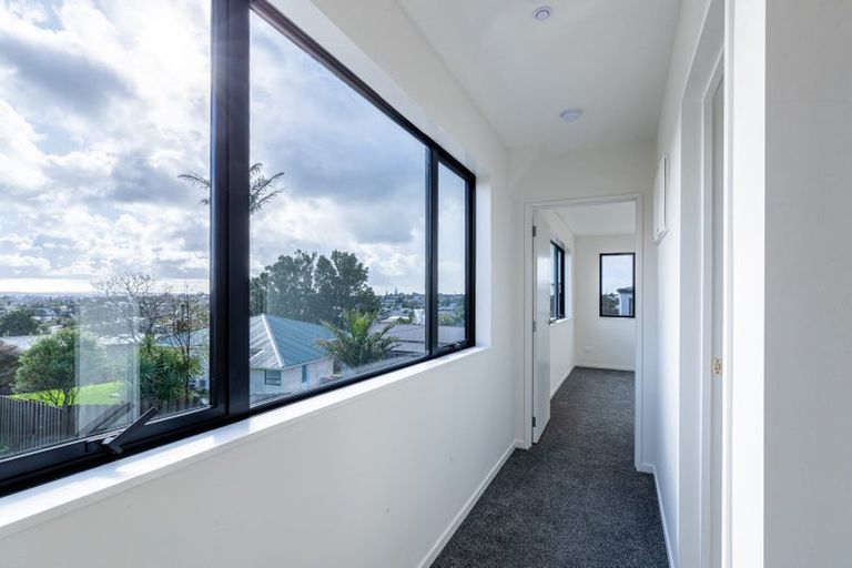 Photo of property in 2/49 Sunnyside Road, Sunnyvale, Auckland, 0612