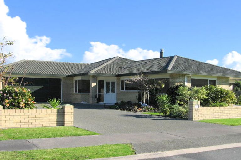 Photo of property in 40 Settlers Grove, Orewa, 0931