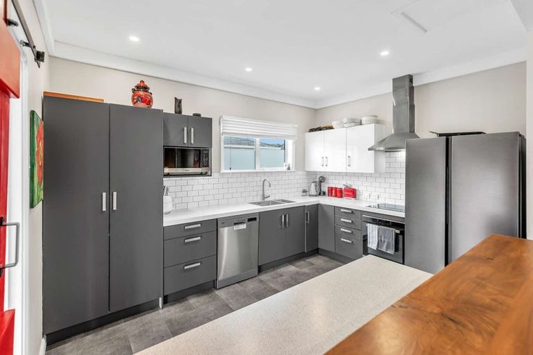 Photo of property in 56 Queenwood Road, Levin, 5510