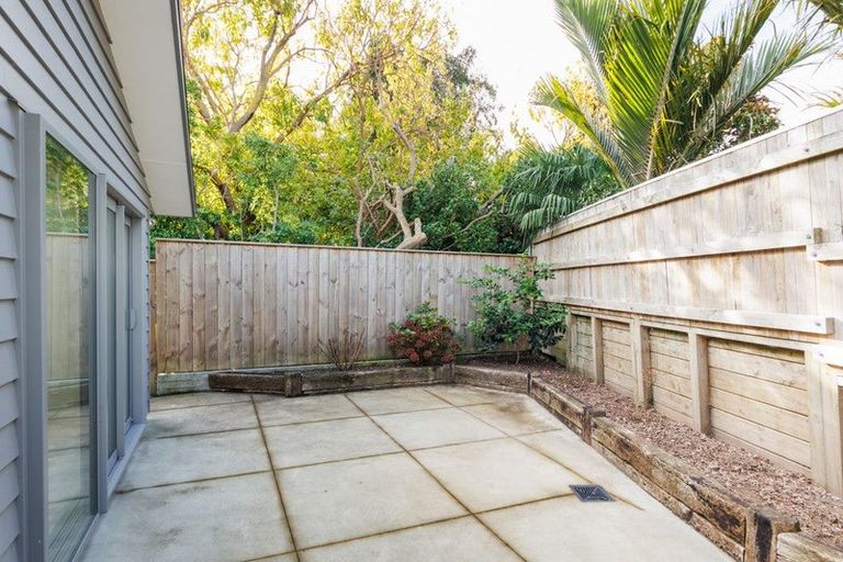 Photo of property in 5a Woodstock Place, Hokowhitu, Palmerston North, 4410