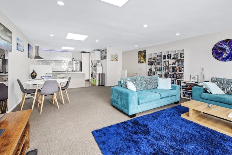 Photo of property in 2/148 Evans Bay Parade, Roseneath, Wellington, 6021