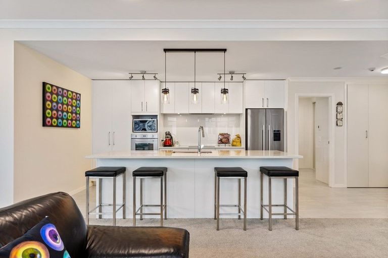 Photo of property in 80 Panorama Heights, Orewa, 0931