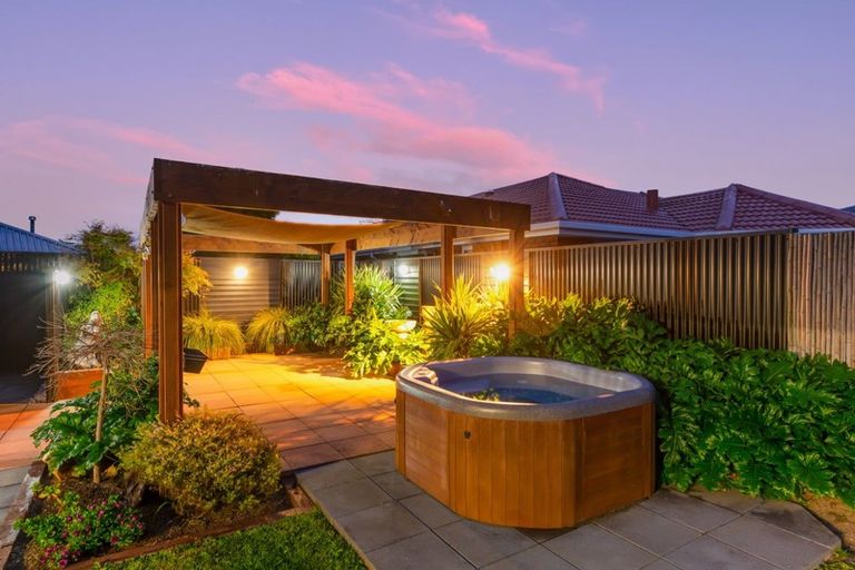 Photo of property in 41 Lowry Avenue, Redwood, Christchurch, 8051