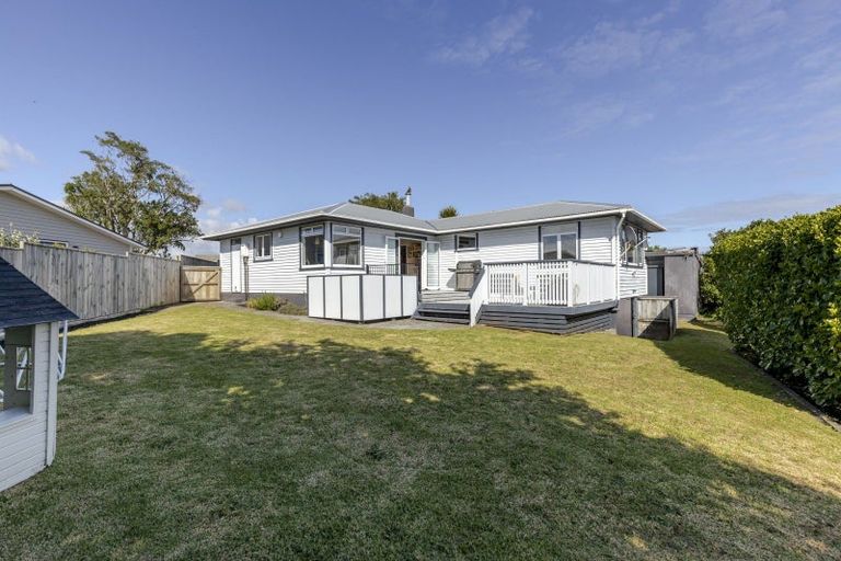 Photo of property in 10 Holford Street, Westown, New Plymouth, 4310