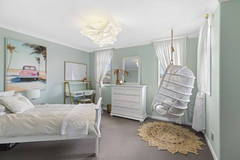 Photo of property in 68 Willowview Drive, Redwood, Christchurch, 8051