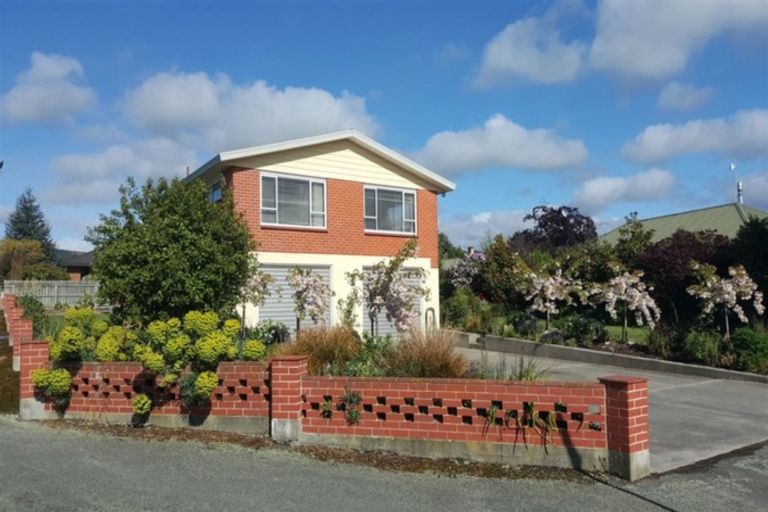 Photo of property in 11 Oxford Street, Waimate, 7924