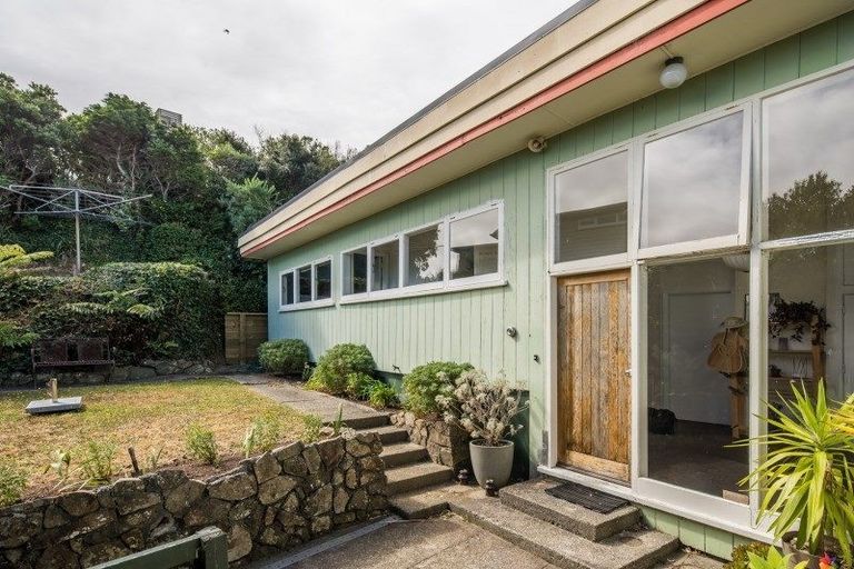 Photo of property in 11 Homebush Road, Khandallah, Wellington, 6035