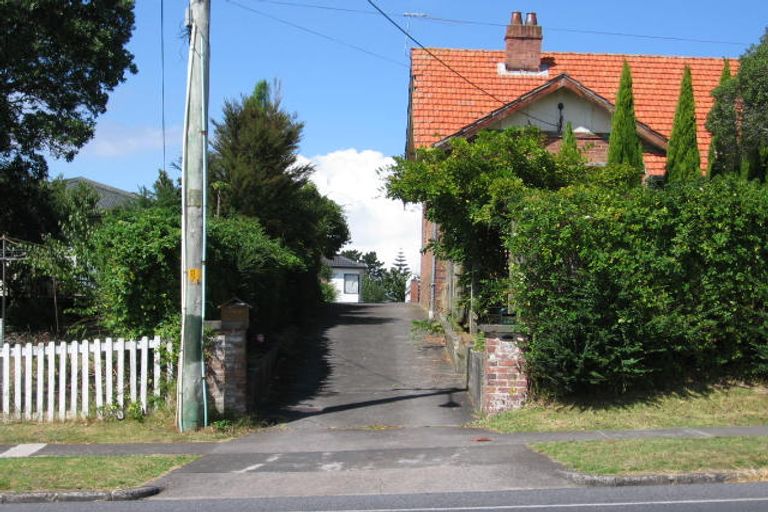 Photo of property in 2/110 Hutchinson Avenue, New Lynn, Auckland, 0600