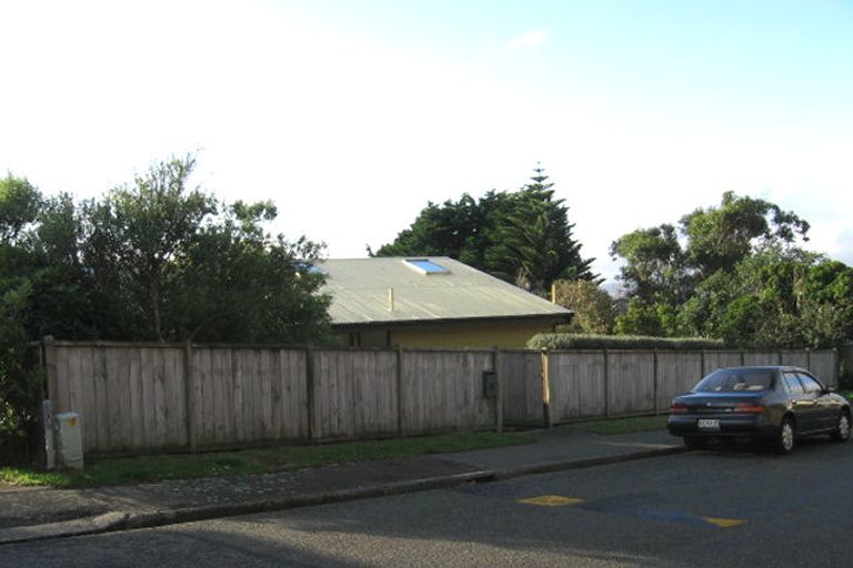 Photo of property in 19 Carluke Street, Paparangi, Wellington, 6037