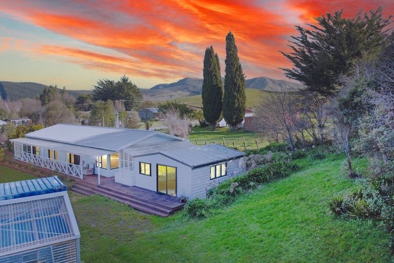 Photo of property in 9 Blake Street, Porangahau, 4291